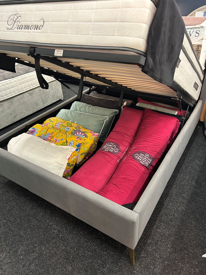 Pettine Ottoman bed frame and Mattress - 4'6